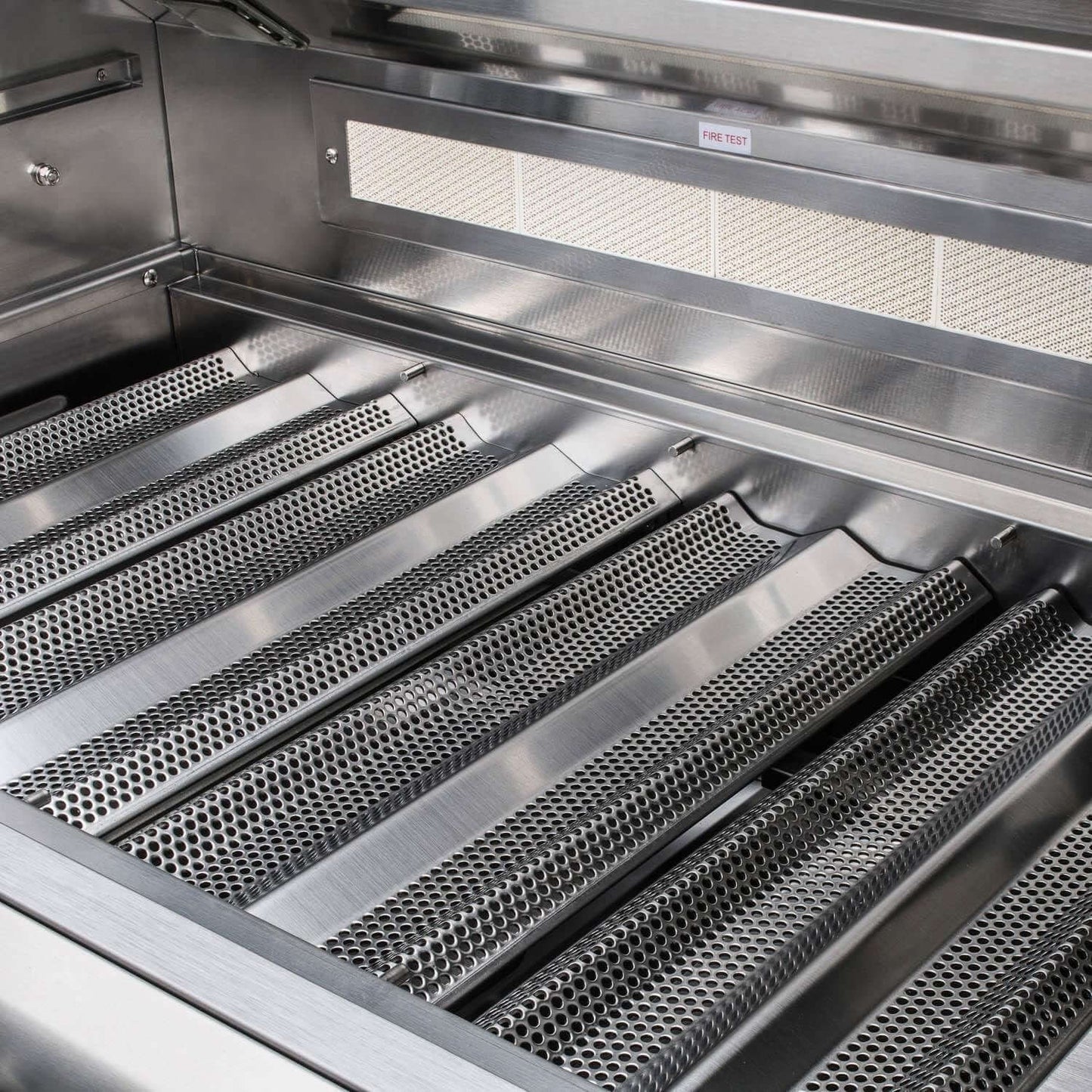 Blaze - BLZ-4LTE2MG - Premium LTE Marine Grade 32-Inch 4-Burner Built-In Gas Grill - 14 Gauge Stainless Steel Flame Tamers