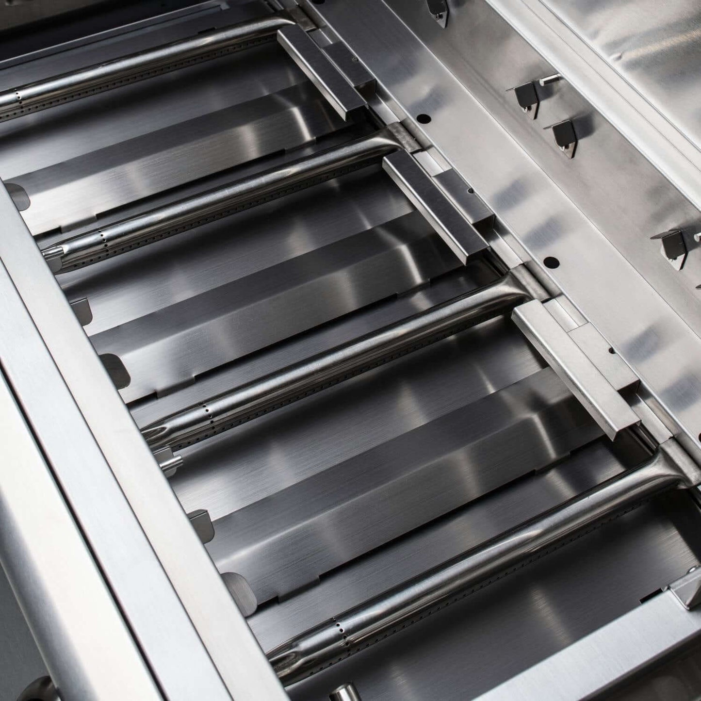 Blaze BLZ-4LBM Prelude LBM 32-Burner 4-Burner Gas Grill - Heat Zone Separators