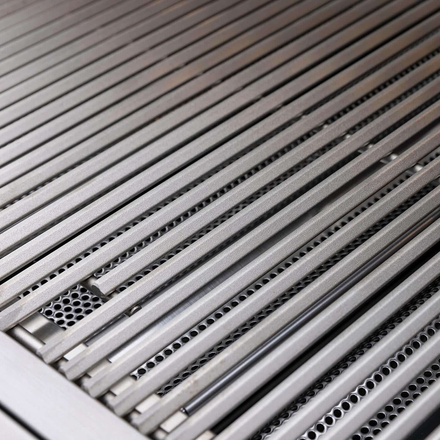 Blaze BLZ-4LTE3- Premium LTE+ 32-Inch 4-Burner Grill With Rear Infrared Burner & Lift-Assist Hood - Cooking Grates - Detail