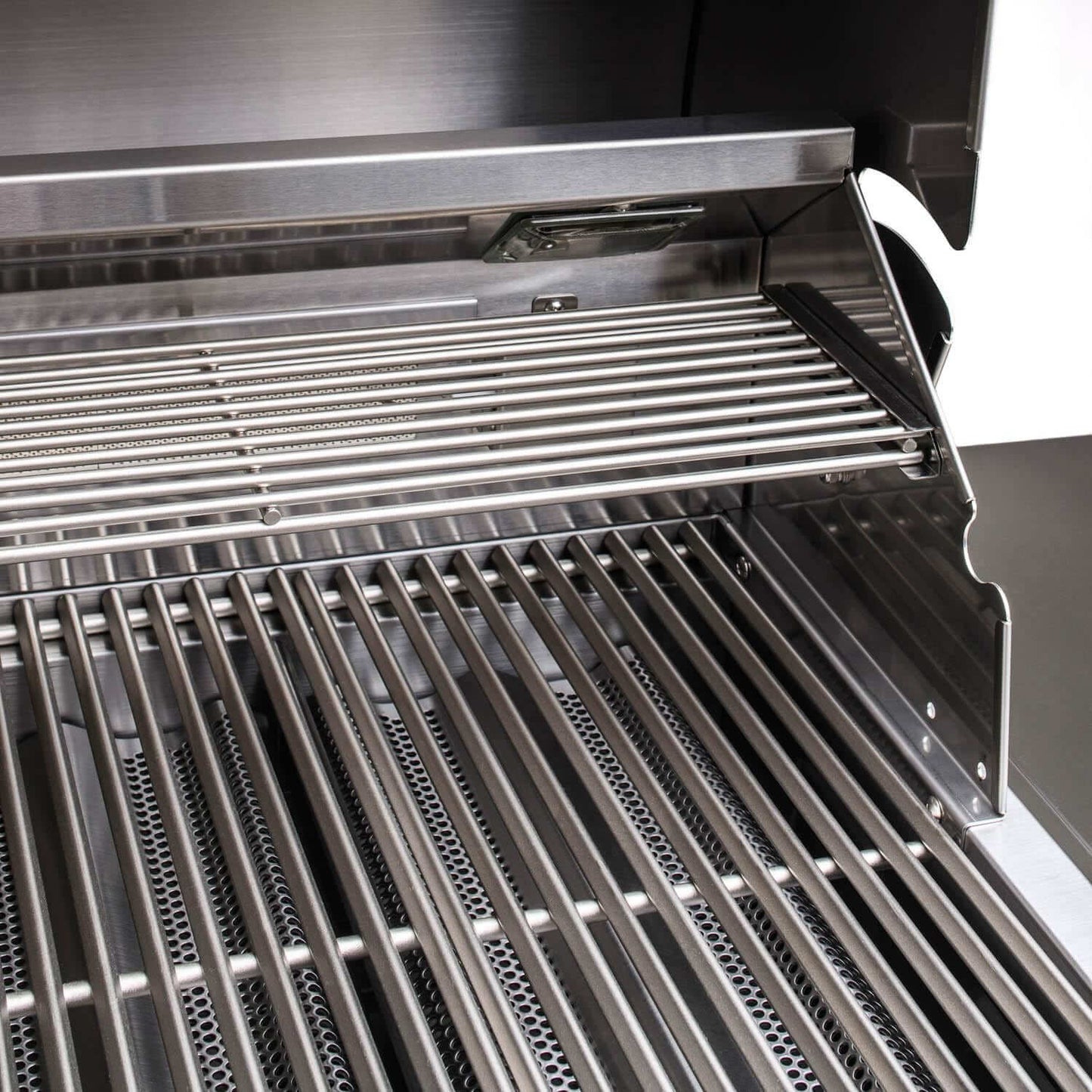Blaze - BLZ-4LTE2MG - Premium LTE Marine Grade 32-Inch 4-Burner Built-In Gas Grill - Warming Rack