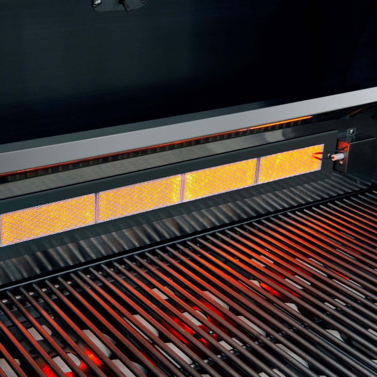 Revised version: Summerset SIZ32 Sizzler 32-Inch 4-Burner Grill - Rear Infrared Burner