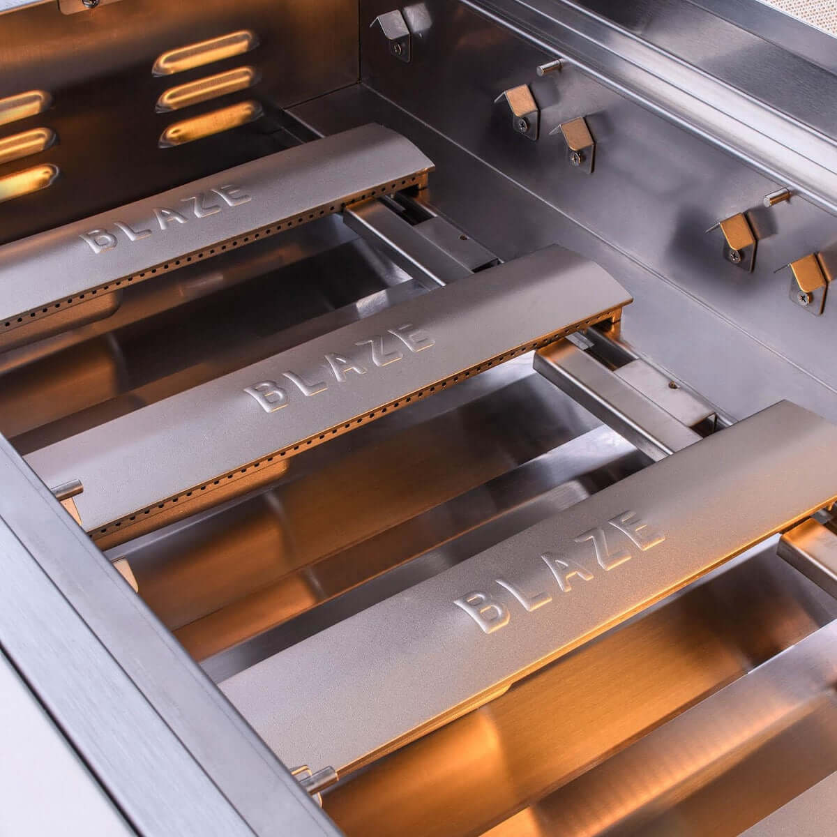 Blaze - BLZ-4LTE2MG- Premium LTE Marine Grade 32-Inch 4-Burner Built-In Gas Grill - Cast Stainless Steel Burners