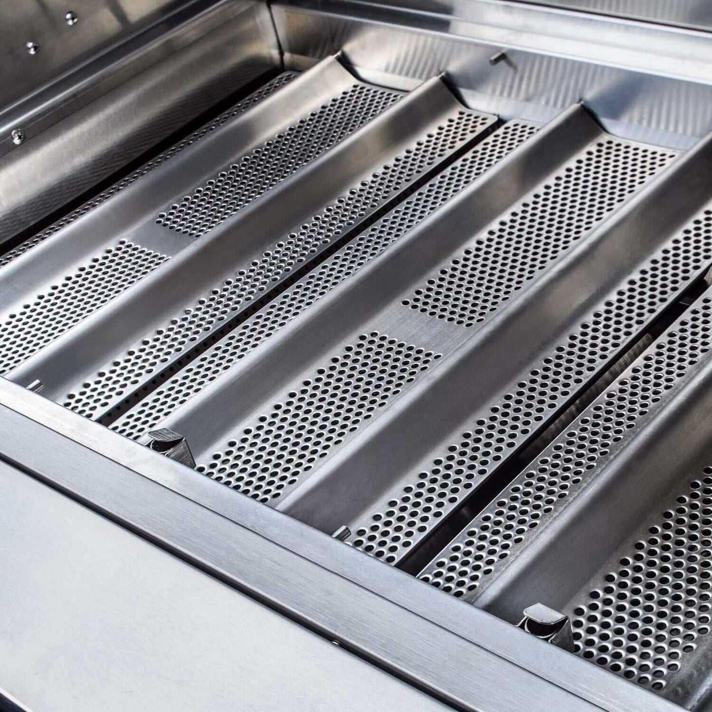 Blaze BLZ-3PRO Professional LUX 34-Inch 3-Burner Gas Grill With Rear Infrared Burner - Flame Tamers
