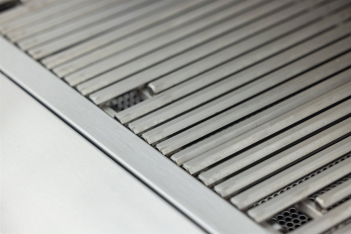 Blaze LTE PRO 40-Inch 5-Burner Built-In Gas Grill - BLZ-5LTEPRO - Cooking Grates - Detail