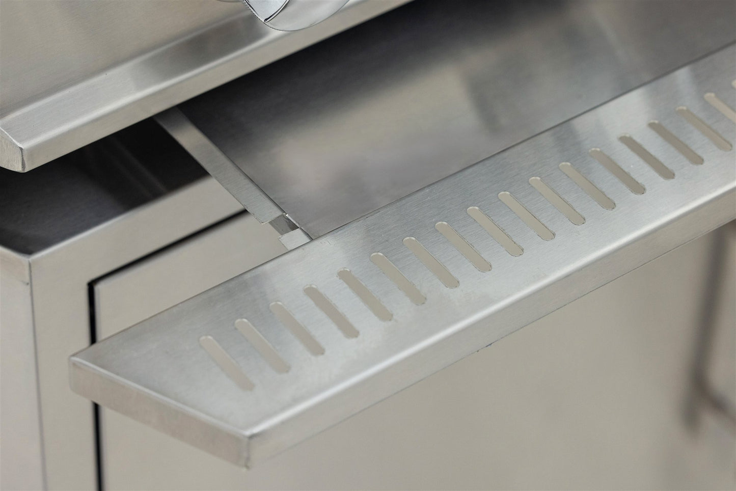 Blaze LTE PRO 40-Inch 5-Burner Built-In Gas Grill - BLZ-5LTEPRO - Drip Tray Detail - Detail
