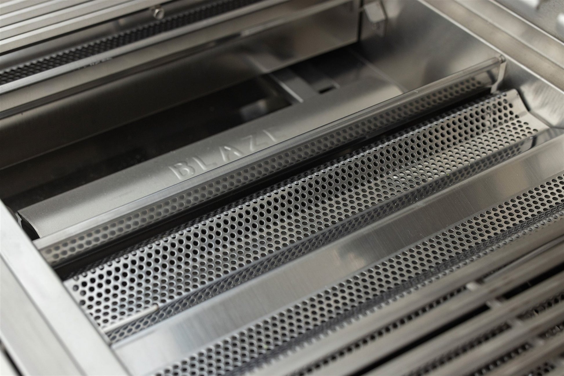 Blaze LTE PRO 40-Inch 5-Burner Built-In Gas Grill - BLZ-5LTEPRO - Flame Tamer and Burner - Detail