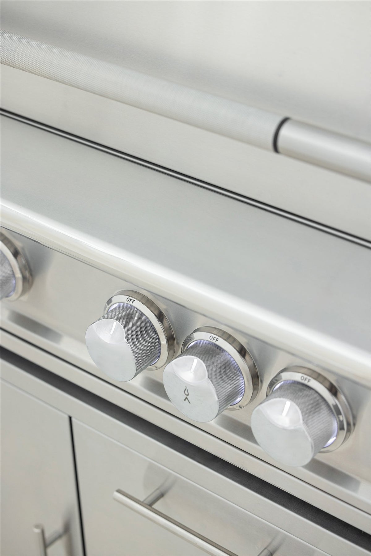 Blaze LTE PRO 40-Inch 5-Burner Built-In Gas Grill - BLZ-5LTEPRO - Design Detail - Vertical - Detail