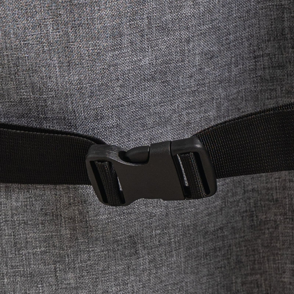 Blackstone Select 28-inch griddle cover, adjustable buckle close-up