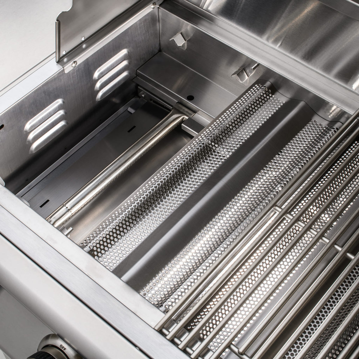 Blaze Prelude LBM 32-inch 4-burner built-in gas grill, flame stabilizer grids over the burners