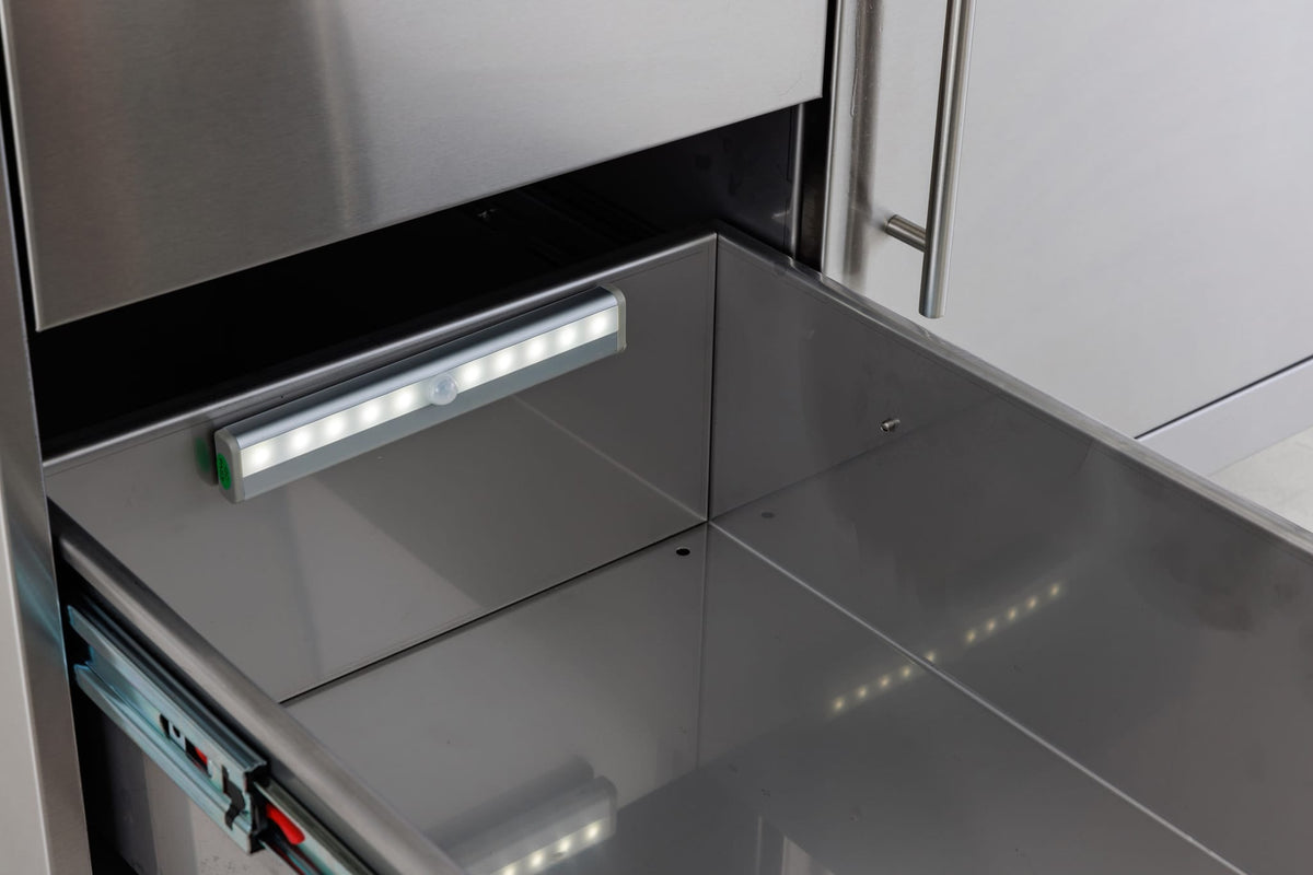 Blaze BLZ-DDC-R-LTSC stainless steel drawer handle detail