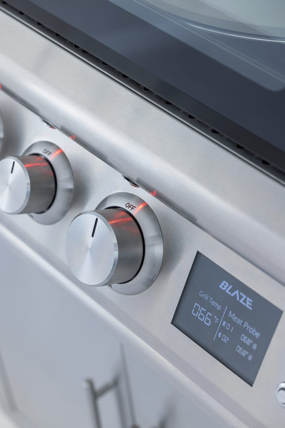 Blaze 26-inch built-in outdoor oven, control knobs and digital display