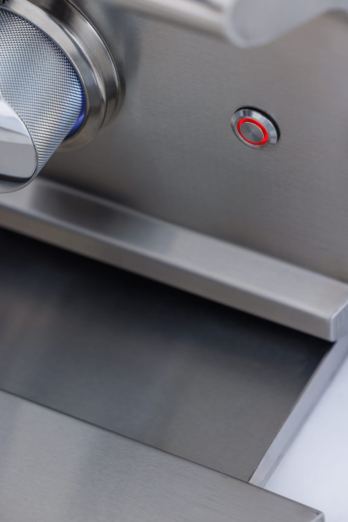 Blaze LTE PRO built-in power burner, control knob and indicator light