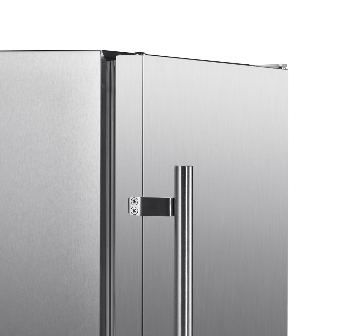 Blaze 20-inch 4.3 cu. ft. outdoor rated compact refrigerator, door handle detail