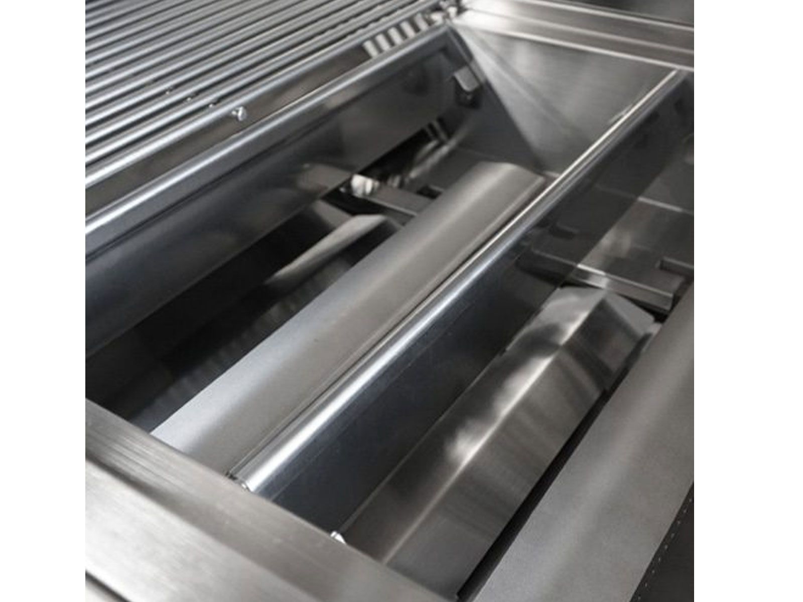 Broilmaster B-Series 25-Inch Stainless Steel Built-In Gas Grill - BSB253N - Inside