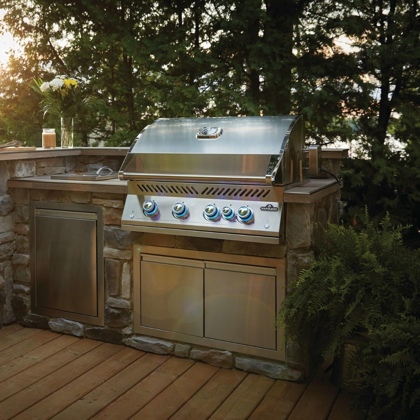 Napoleon BIG32RBSS-1 Grill - Lifestyle