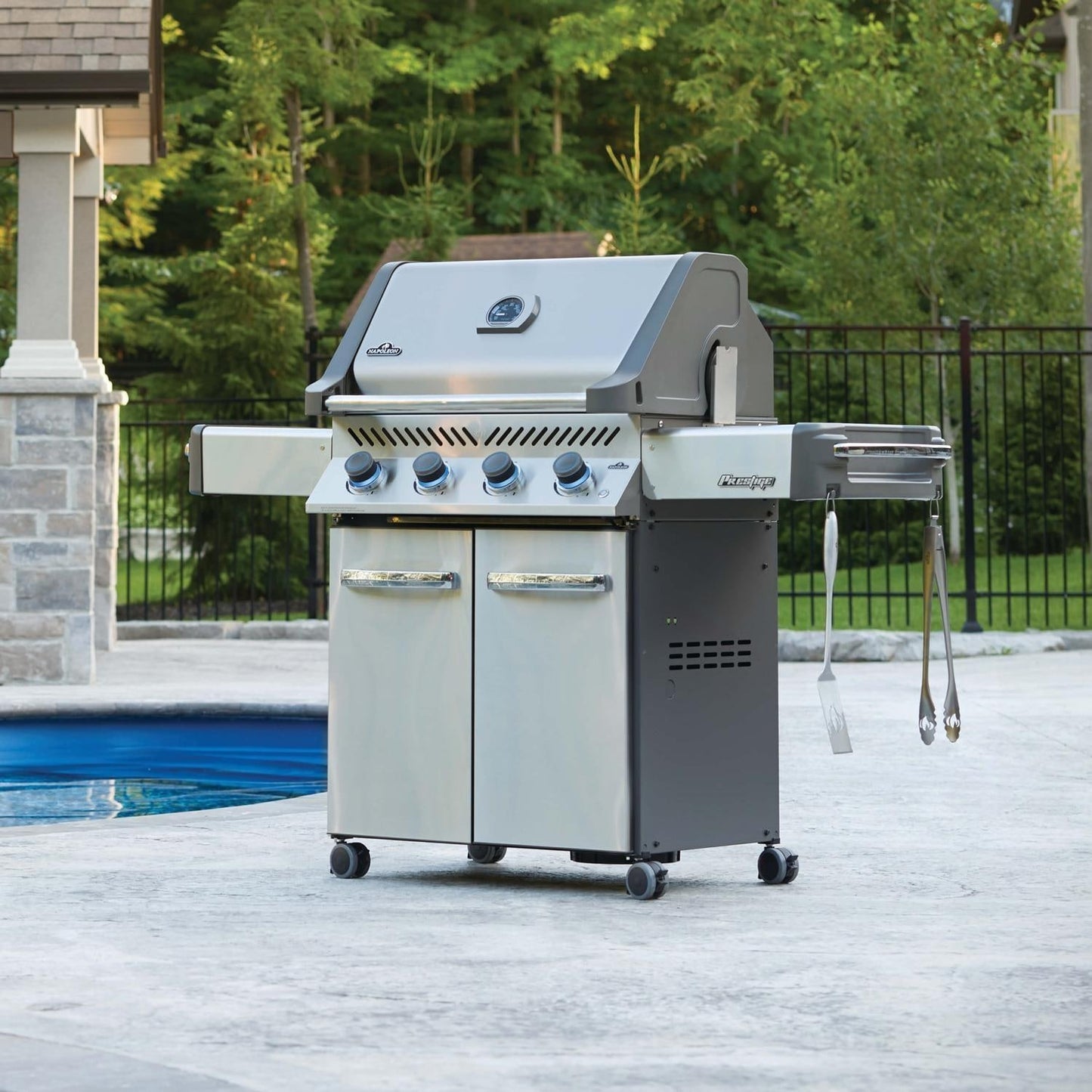 Napoleon Prestige 500 Gas Grill - Lifestyle View
