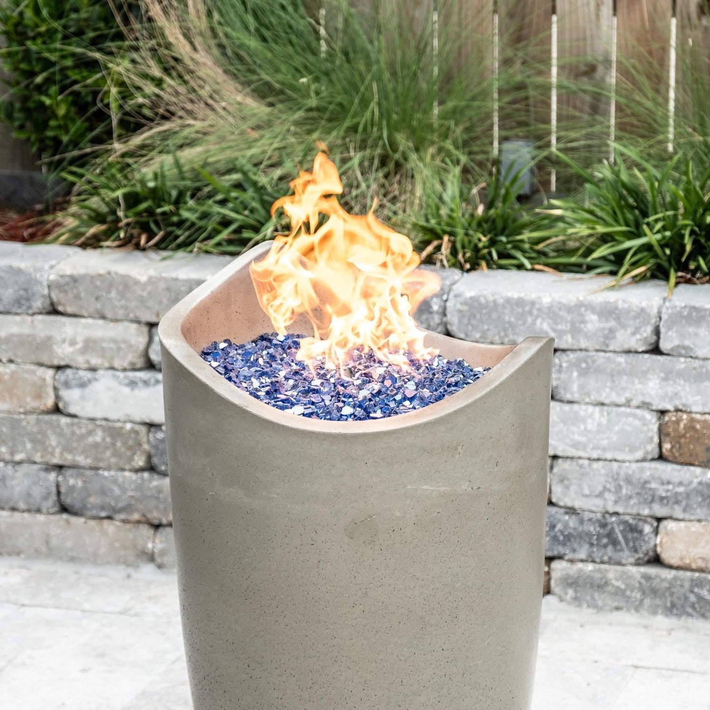 American Fyre Designs Wave 20-inch Propane Gas Fire Urn - Smoke - Lifestyle - Shown with Alpine Flame Sky Blue Fire Glass (Sold Separately)