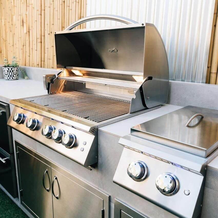 Summerset SIZPRO40 40 Inch Grill - Installed Angled View