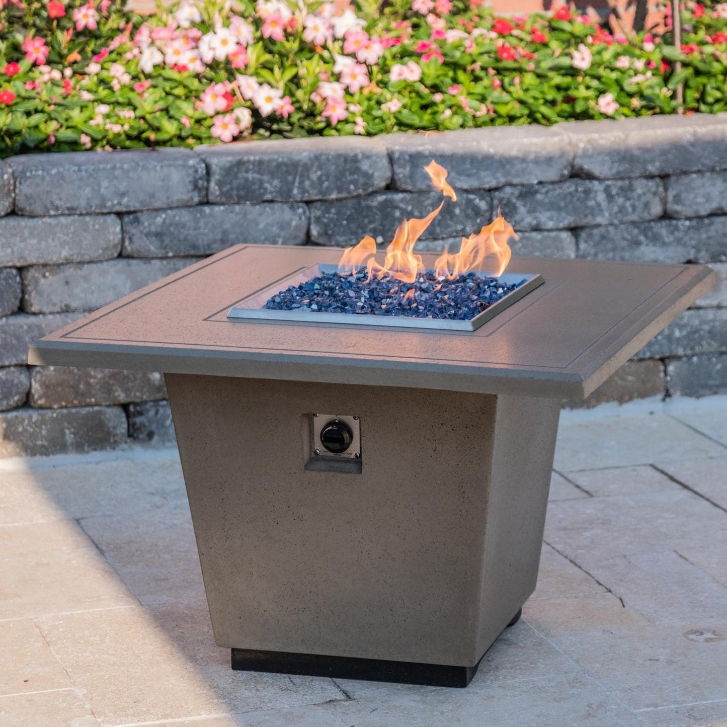 American Fyre Designs 640-SM-11- |V2PC Cosmopolitan 36-Inch Square
Propane Gas Firetable - Smoke - Fire Detail