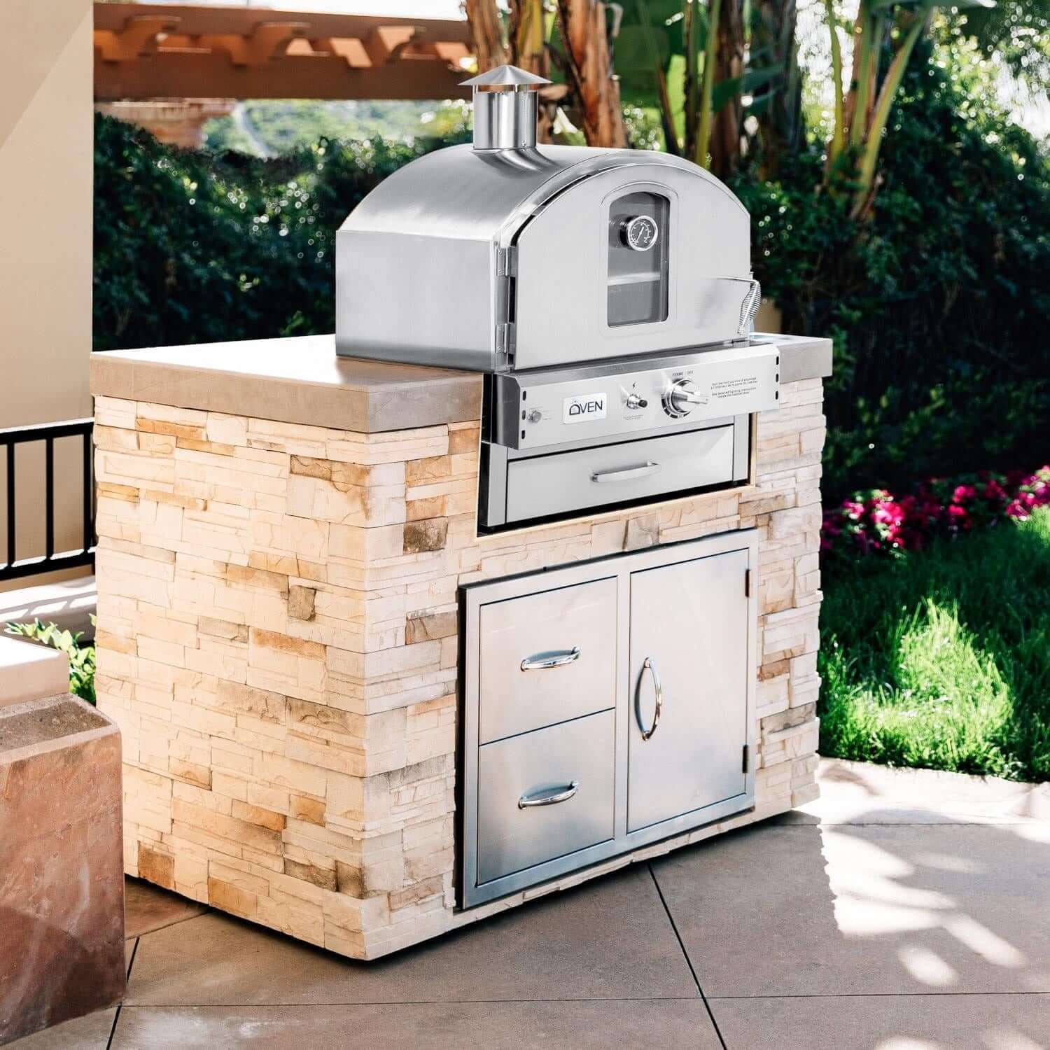 Summerset SS-OVBI- Built-In / Countertop Outdoor Pizza Oven - Lifestyle (Built-In)