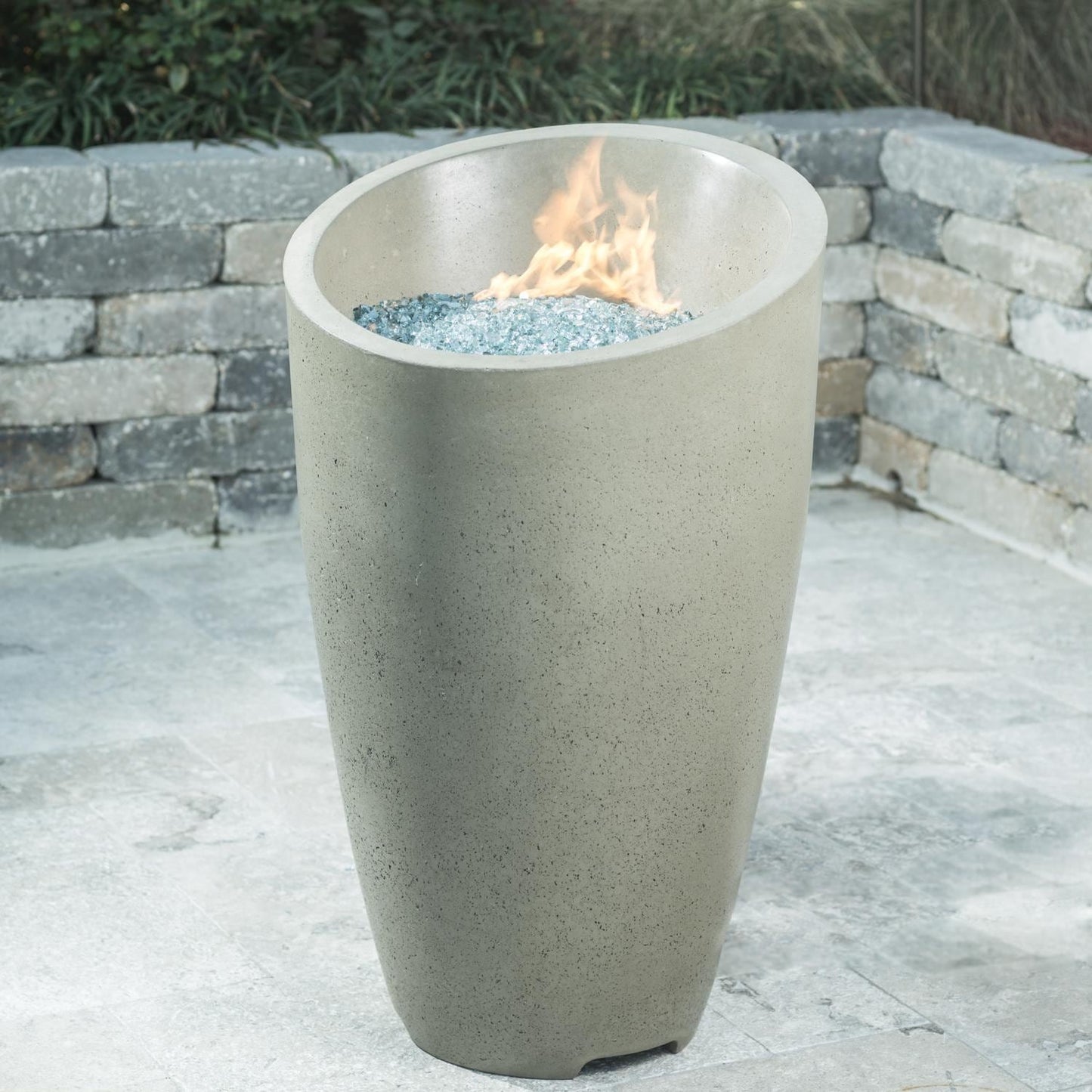 American Fyre Designs Eclipse 23-Inch Fire Urn - Smoke  Lifestyle - Shown With 1/4-Inch Polar Blue Reflective Fire Glass