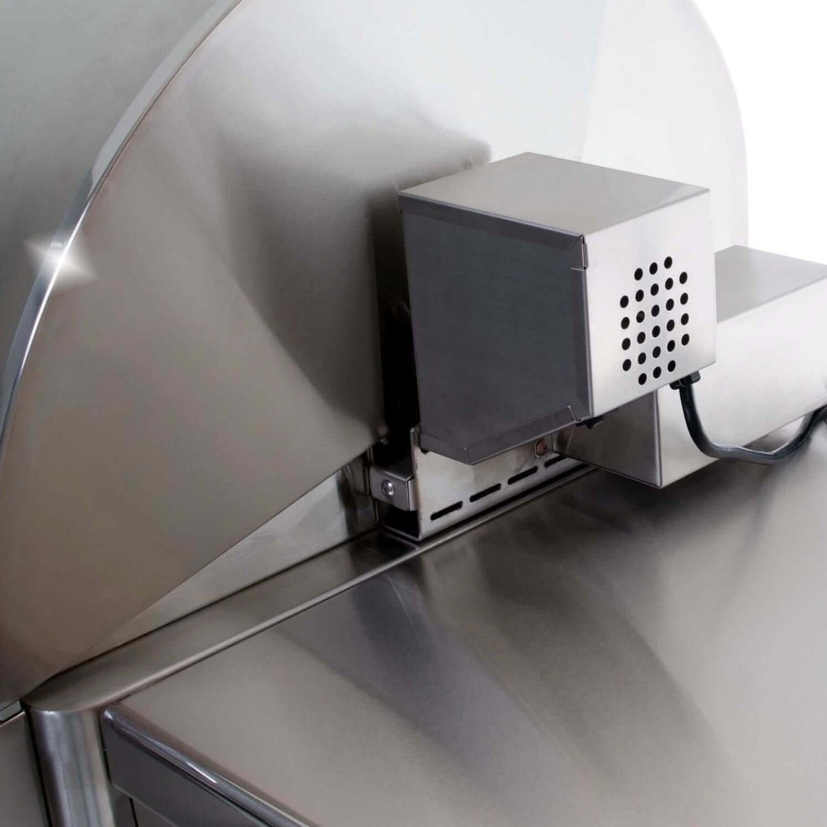 Rotisserie motor mounted on the side of the Fire Magic Echelon E1060i built-in grill