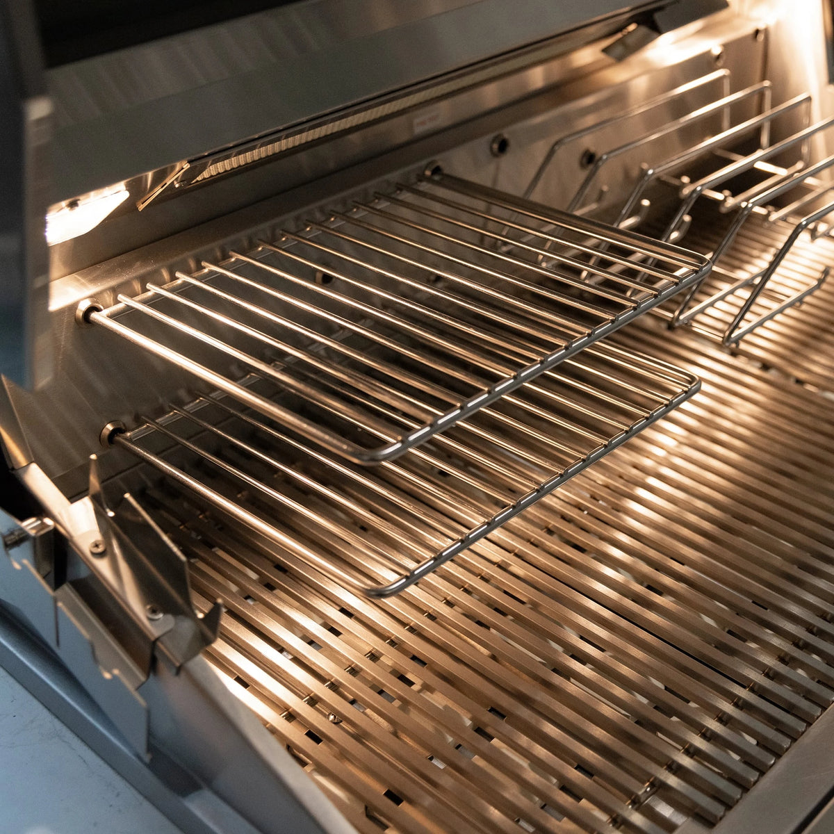 Summerset Quest 30-inch built-in gas grill QST30, rib rack and warming rack