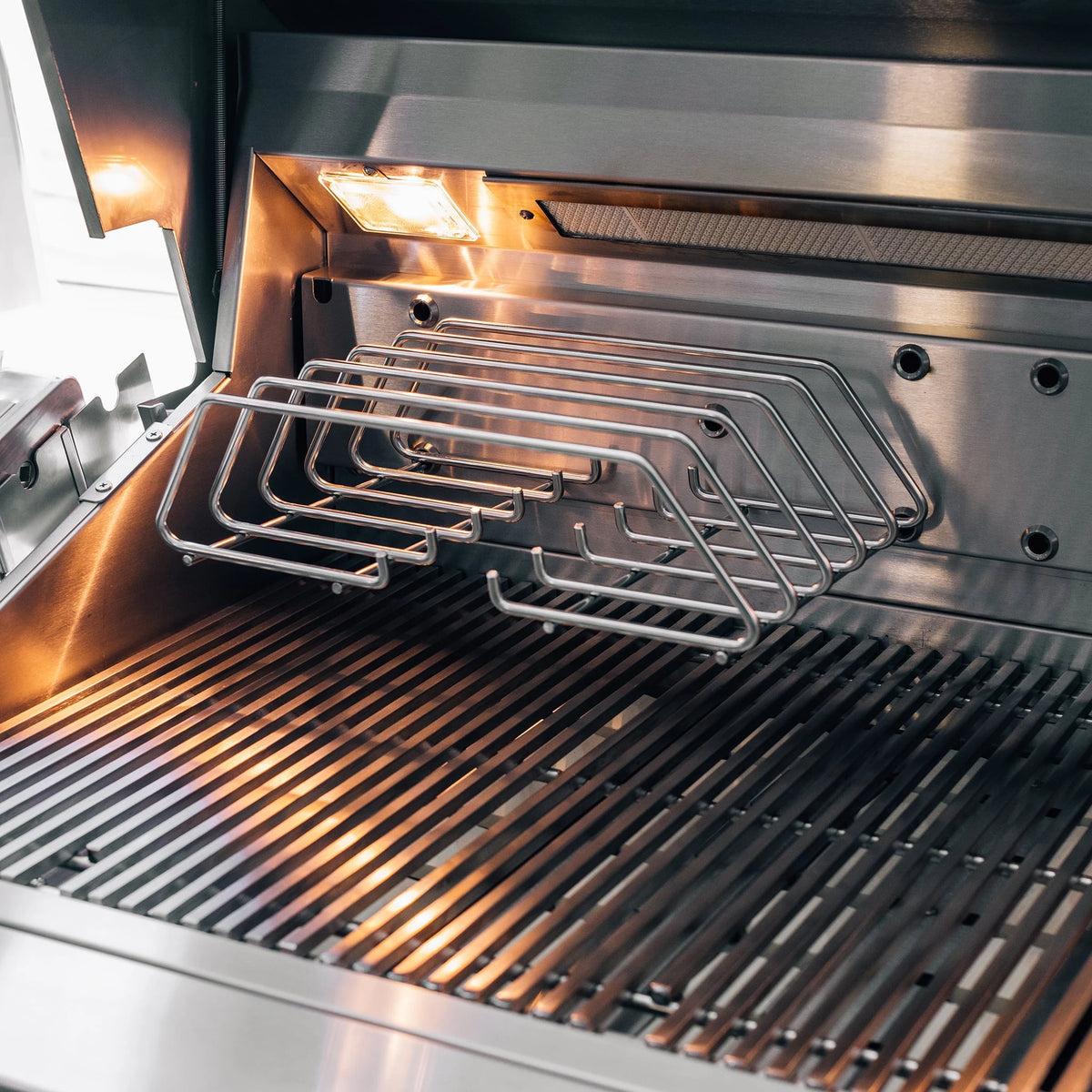Summerset Quest 30-inch built-in gas grill QST30, rib rack installed