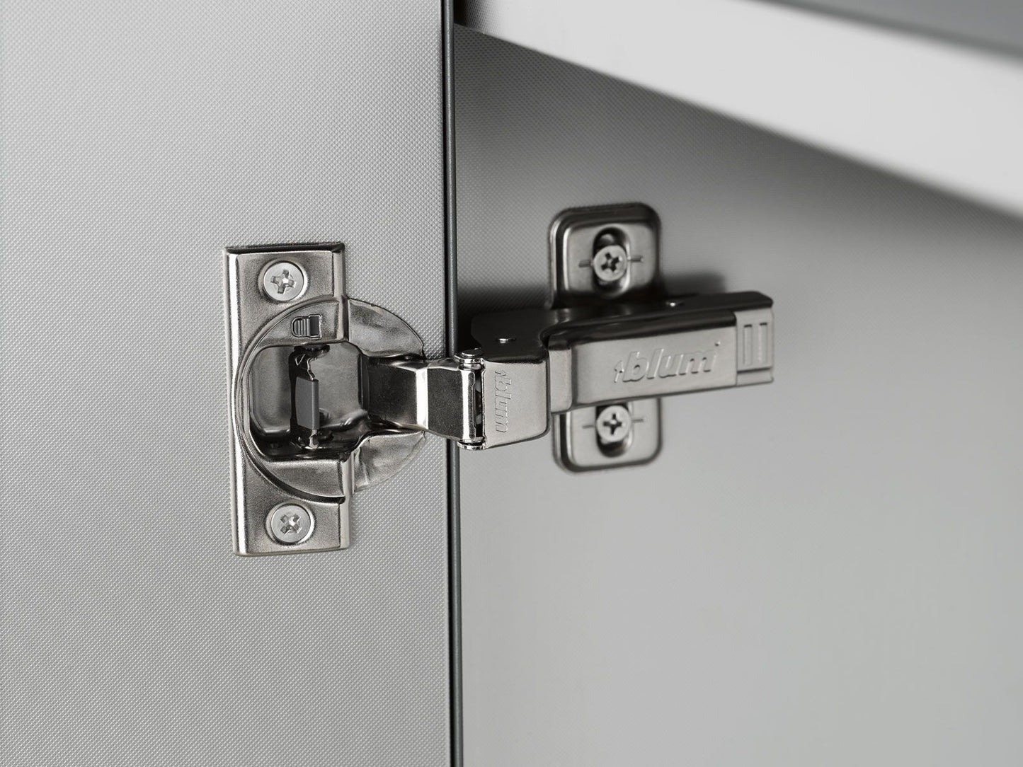 Whistler 32-Inch Stainless Steel Cabinet for 32-Inch 4-Burner Grills - WMK-32"GC-G - Lock Detail