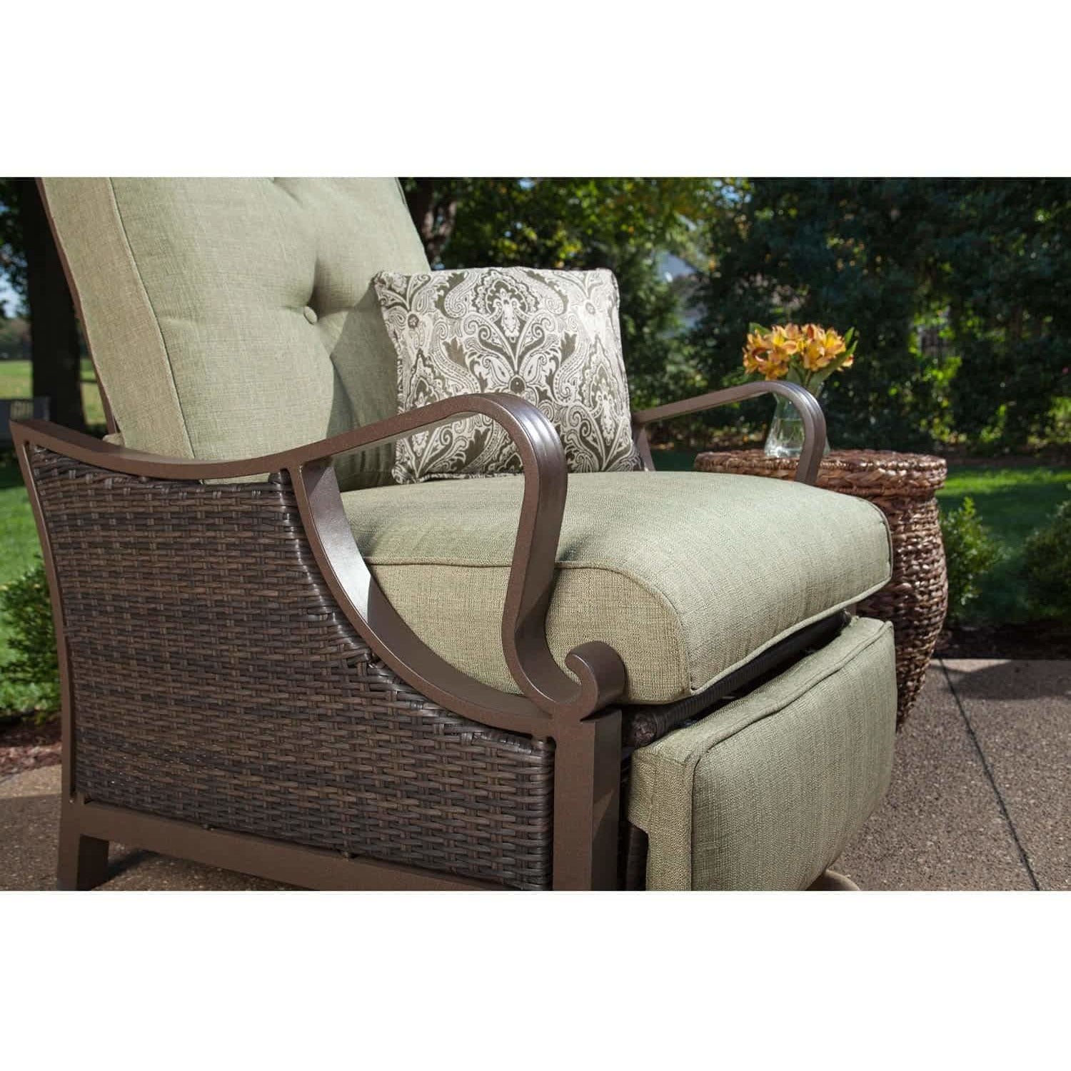 Hammond Casitas Luxury Reclining Patio Chair With Pillow Accessory - M&K Grills